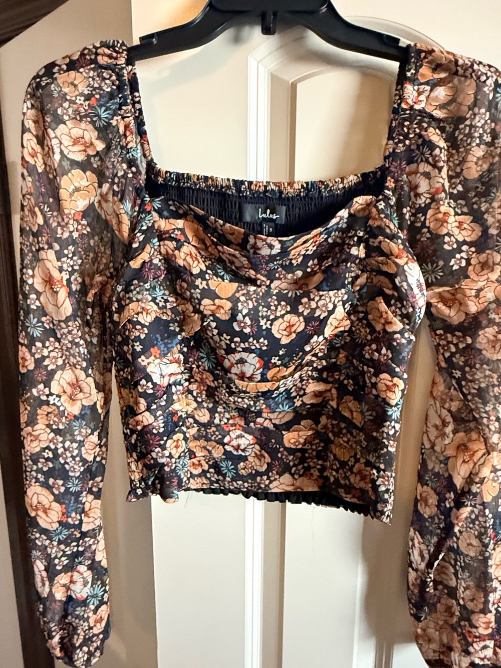 Lulu's Black Floral Long-Sleeve Top